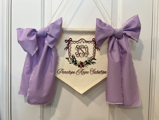 ⭐️ Heirloom Crest Banner with Flowers